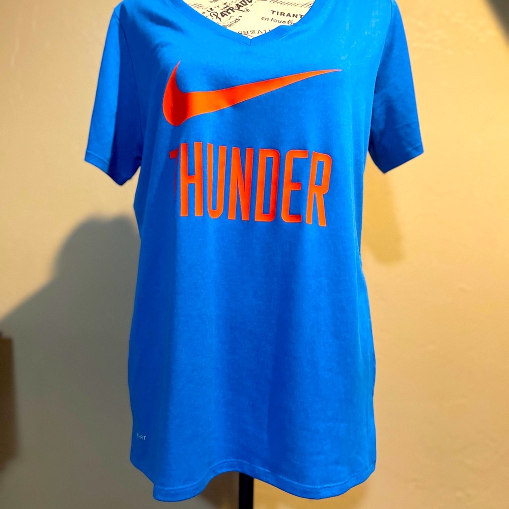 OKC Thunder Women’s V-neck (Dri-fit) Nike sz L.